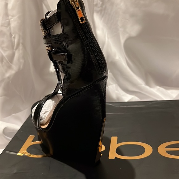 Platform - Picture 2 of 4